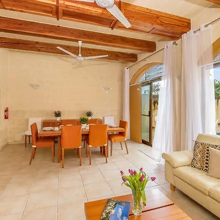 Ta' Sandrija Holiday home *